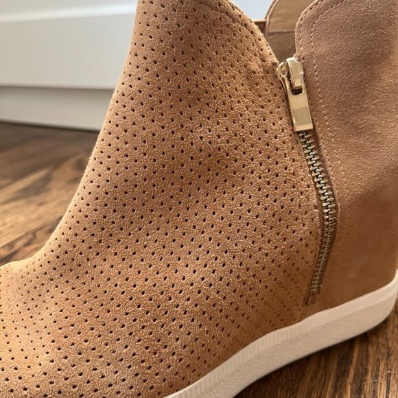 Via Spiga Savine Suede Sneaker in Macchiato, Size 8.5 - Picture 2 of 5